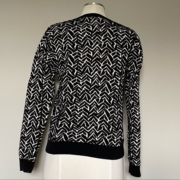 STAY Scandinavian Esthetics B&W Chevron Sweater XS - Picture 5 of 8
